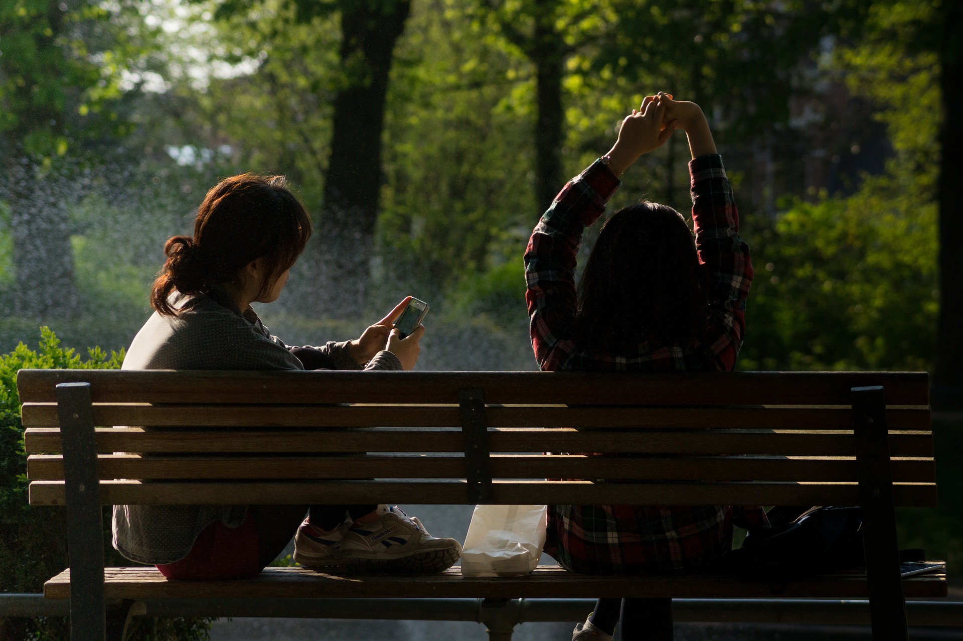 Sakelako telefonoen erabilera debekatuta Frantziako eskoletan