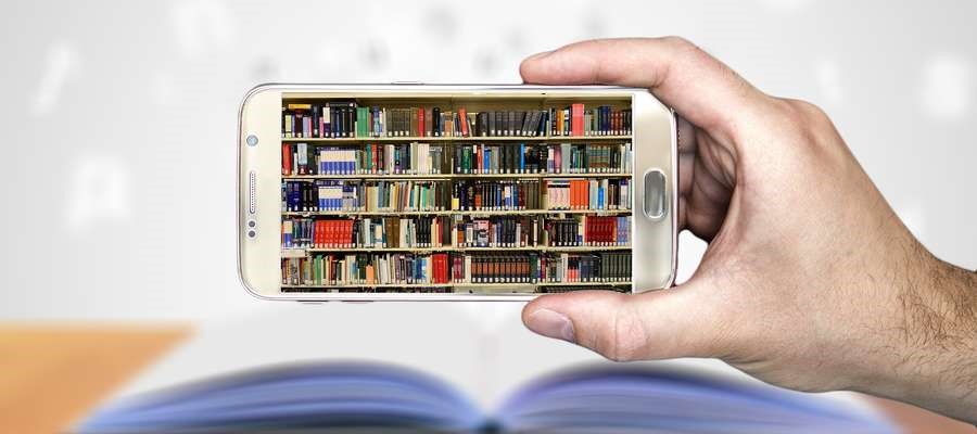 Ikasle Kenyarrek eskura izan ditzakete beren mugikorretan prezio baxuan behar dituzten testuliburu guztiak