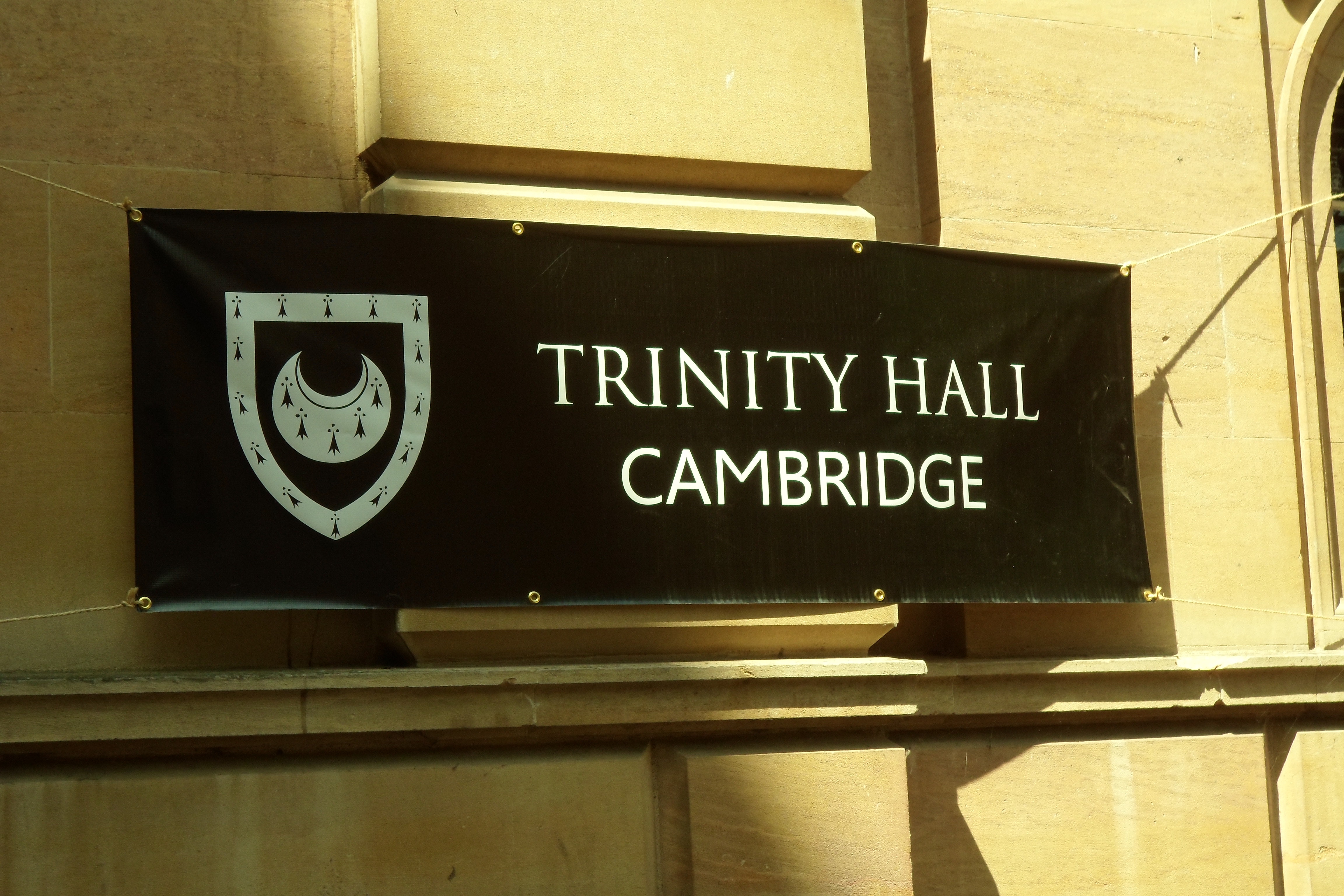 Cambridgeko Unibertsitateko langileen ia heren batek dio jazarpena  jasan duela lantokian