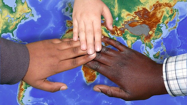 Ikaskuntza interkulturalaren hiru esperientzia Europan