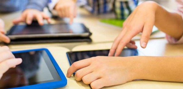 Babestu ditzagun desgaitasunak dituzten haurrak Interneten abusuak jasatetik