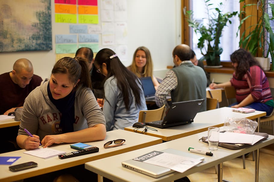 Eskola-porrota betikotzen duten indartze-planak ala emaitzak hobetzen dituztenak?