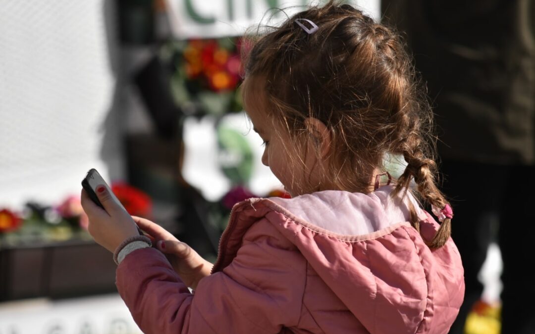 Ebidentzia zientifikoak: mugikorren erabilera haurtzaroan